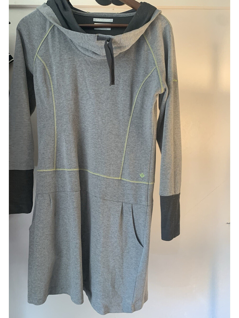 Columbia Omni-Wick Womens Gray Athletic Dress Hooded Pockets Small Medium